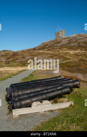 Kanada, Neufundland und Labrador, St. John. Kanonen auf Signal Hill vor Cabot Tower Historic Site. Stockfoto
