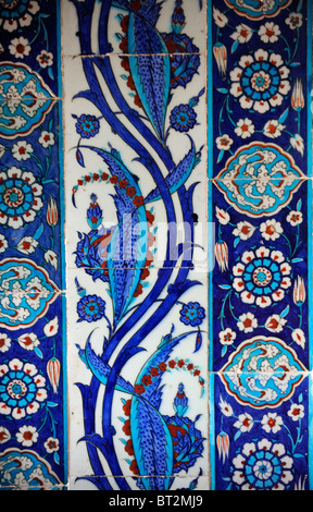 Iznik blaue Kachel Dekoration von Rustem Pasa Moschee Stockfoto