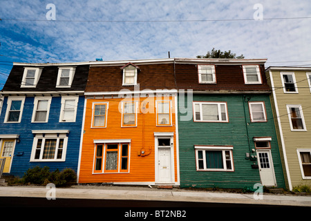 Bunten Reihenhäuser in Wasser Street in der Innenstadt, St. John's, Neufundland, Kanada Stockfoto