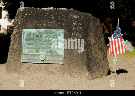 Grab von Samuel Adams, Unterzeichner der Unabhängigkeitserklärung. Getreidespeicher begrub Masse, Boston, Massachusetts, USA. Stockfoto