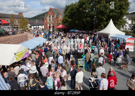 Massen an Abergavenny Food Festival Wales UK Stockfoto