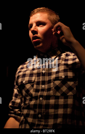 16.10.2010: Professor Green (Stephen Paul Manderson) erklingt in der Oxford Academy Stockfoto