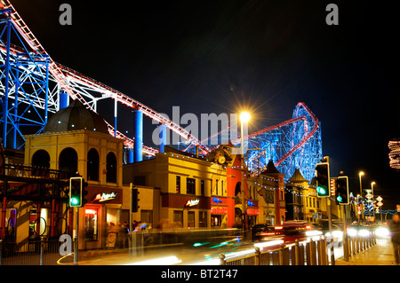 Die große Achterbahn am Pleasure Beach Amusement Park während der Illuminations Stockfoto