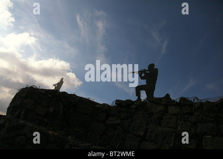 Metall Figur Soldat auf Mount Bental im nördlichen Teil der israelischen beigefügten Golanhöhen nahe der Grenze zu Syrien Stockfoto