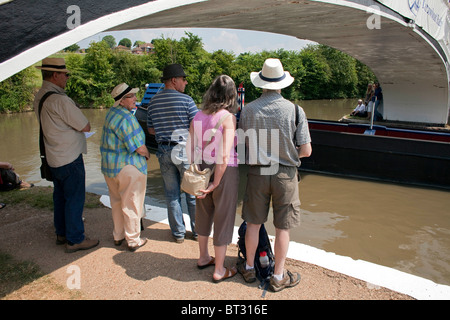 Besucher sammeln das Herzstück des Kanalsystems UK bei Braunston für die historischen schmalen Boot und Kanal-Rallye.  DAVID MANSELL Stockfoto