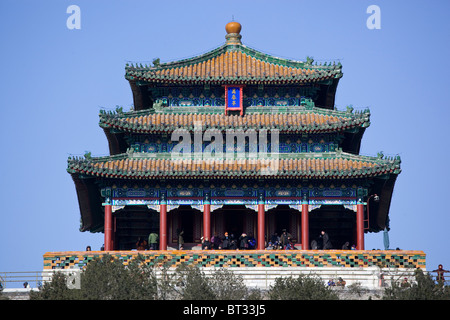 Pavillon mit Blick auf die Verbotene Stadt Jingshan Park Peking China Stockfoto