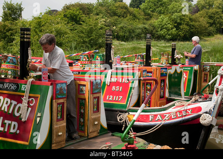 Narrowboats sammeln das Herzstück des Kanalsystems UK bei Braunston für die historischen schmalen Boot und Kanal-Rallye.  DAVID MANSELL Stockfoto