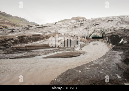 Die Schnauze des Solheimajokull Gletschers auf dem Mýrdalsjökull Eis in Island. die schnell durch den Klimawandel schmilzt Stockfoto