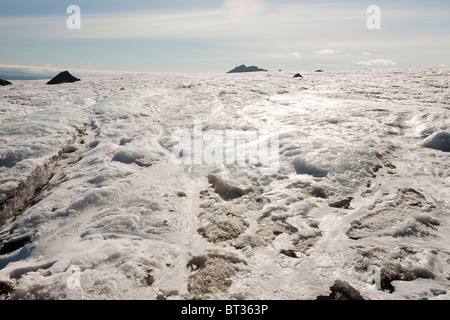 Schmelzwasser auf dem Langjökull-Gletscher, die aufgrund des Klimawandels schnell Rückzug ist. Stockfoto