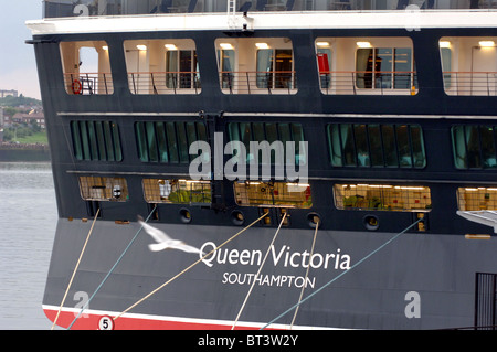 Rückansicht des "Cunard" Queen Victoria festgemacht in Liverpool. Stockfoto