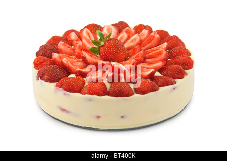 Erdbeerkuchen, isoliert auf weiss Stockfoto
