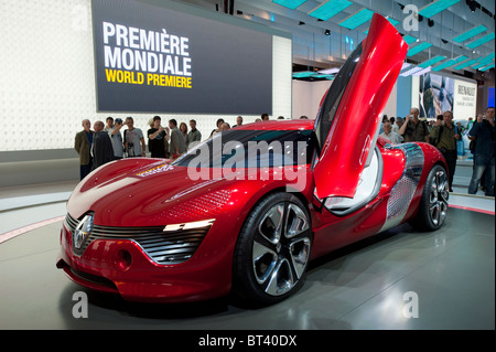 Neue elektrische Konzept Renault Dezir Sportwagen auf dem Display auf der Paris Motor Show 2010 Stockfoto