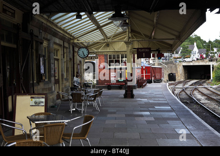 Ein westlicher Aspekt des Hausbahnsteigs Llangollen Station im Norden Wales.Regular Dampf Zugreisen sind noch verfügbar. Stockfoto