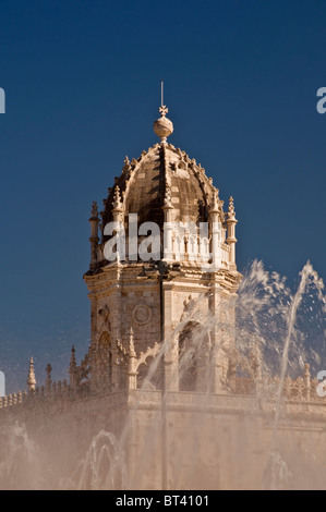 Mosteiro Dos Jeronimos und Brunnen Belem von Lissabon Portugal Stockfoto