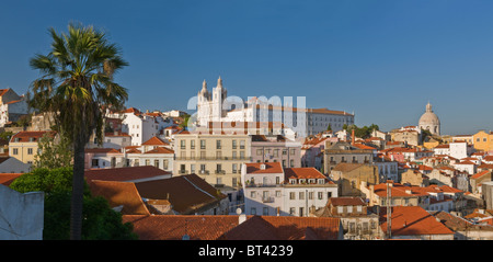 Blick über Alfama Viertel Sao Vicente de Fora und Santa Engracia Kirche Lissabon Portugal Stockfoto