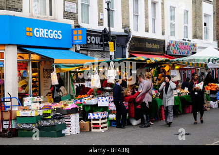 Portobello Road Obst- und Gemüsemarkt, Notting Hill, London, England, Vereinigtes Königreich Stockfoto