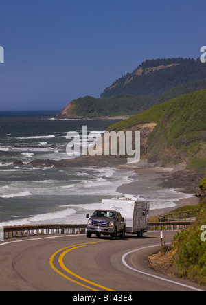 FLORENCE, OREGON, USA - Pkw-Verkehr auf der malerischen Route 101 auf zentrale Oregon Küste. Stockfoto