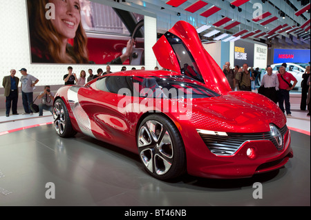 Neue elektrische Konzept Renault Dezir Sportwagen auf dem Display auf der Paris Motor Show 2010 Stockfoto