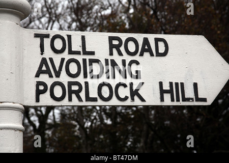 Alten altmodischen Richtung Wegweiser nach Alternativroute, Porlock Hügel, Somerset, England Stockfoto