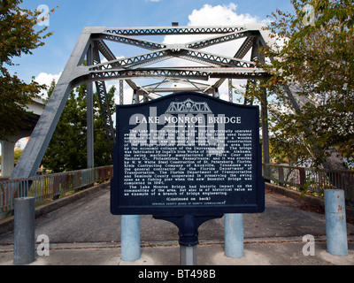 Die erste elektrisch Brücke in Florida wo Lake Monroe in der St. Johns River in Sanford mündet Stockfoto