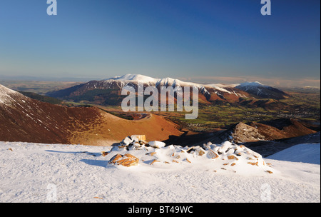 Blick vom Aal Crag (Crag Hill) in Richtung Keswick, Skiddaw und Blencathra im englischen Lake District Stockfoto