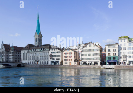 Blick über die Limmat in Zürich Fraumünster Abbey Stockfoto