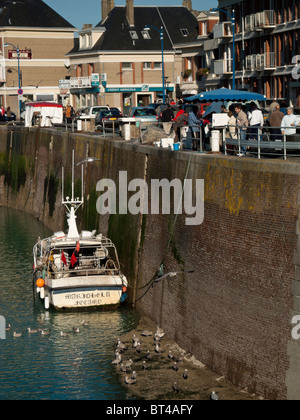 Saint Valery-En-Caux, Fischerboot im Hafen Stockfoto