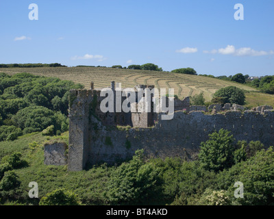 mittelalterliche Burgruine am Manorbier auf der Pembrokeshire Coast Dyfed wales Stockfoto