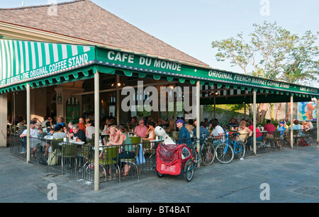 Cafe du Monde, Kaffee, French Quarter, New Orleans, Louisiana stehen restaurant Stockfoto