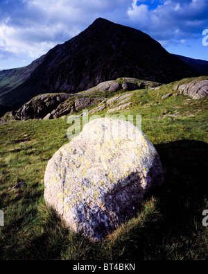 Geformten Felsen und Stift yr Ole Wen. Snowdonia-Nationalpark. Stockfoto