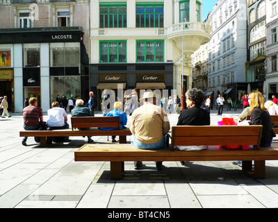 Viking Legend River Cruise ordnen organisieren Plan vorbereiten Zimmer Restaurant Blick Boot Bus Flugbegleiter Personal Kreuz über planen Stockfoto
