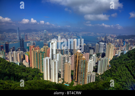 Der Gipfel mit Blick auf Hong Kong und Kowloon an einem seltenen klaren Tag einschließlich Victoria Harbour, Stadtübersicht von hoch Stockfoto