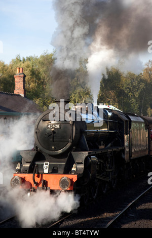 Grosmont Station Plattform-LMS5428 Klasse S 15 Maunsell 4-6-0 Güterzug Lokomotive design Ex SR 825 (BR 30825). North Yorkshire Moors Railway, Großbritannien Stockfoto