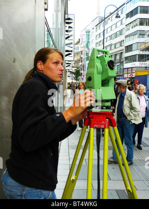 Viking Legend River Cruise ordnen organisieren Plan vorbereiten Zimmer Restaurant Blick Boot Bus Flugbegleiter Personal Kreuz über planen Stockfoto