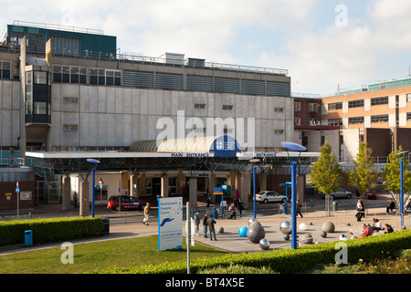 Haupteingang zum Southampton General Hospital University NHS Trust Stockfoto