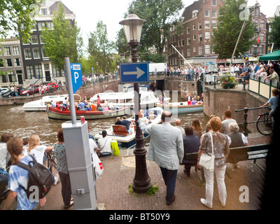 Amsterdam Fahrrad Fahrrad Transport Reisen Fahrt Park Windmühle Wind Power elektrische Energiegewinnung Urinal-Bahnhof Stockfoto