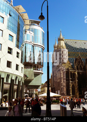 Viking Legend River Cruise ordnen organisieren Plan vorbereiten Zimmer Restaurant Blick Boot Bus Flugbegleiter Personal Kreuz über planen Stockfoto