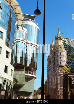 Viking Legend River Cruise ordnen organisieren Plan vorbereiten Zimmer Restaurant Blick Boot Bus Flugbegleiter Personal Kreuz über planen Stockfoto