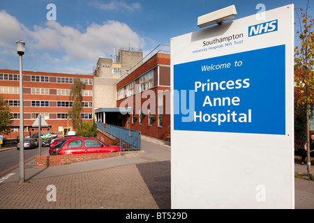 Außenseite der Prinzessin Anne Krankenhaus-Southampton Stockfoto