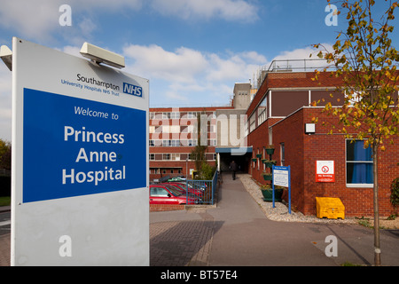 Außenseite der Prinzessin Anne Krankenhaus-Southampton Stockfoto