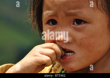 Porträt des jungen Mädchens in der Nähe von Sapa, Vietnam Stockfoto