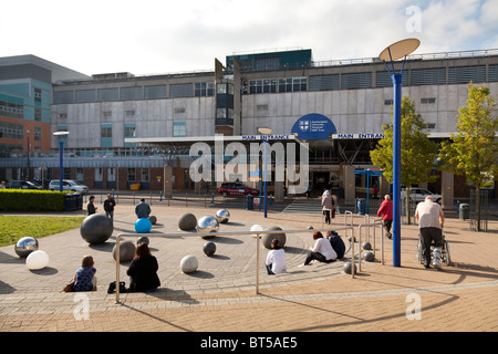 Haupteingang zum Southampton General Hospital University NHS Trust Stockfoto