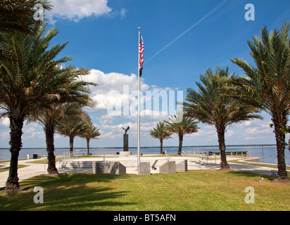 Veterans Memorial am Hafen von Sanford am Lake Monroe in Florida Stockfoto