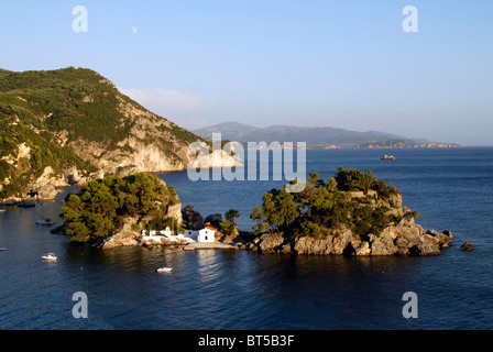 Blick auf Insel Panagia, Parga, Epirus, Griechenland. Stockfoto