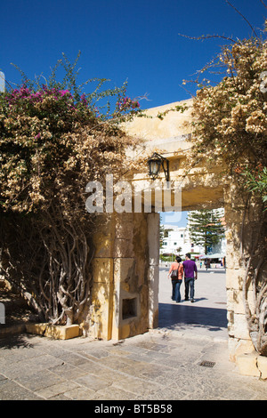 Ein Blick ins Innere Fort "Santa Catarina de Ribamar" in Praia da Roch, Algarve, Portugal. Stockfoto