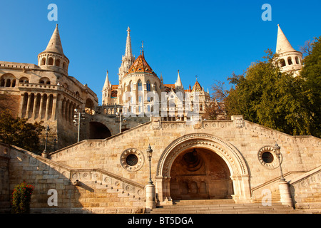 Fishermans Bastion und Frauenkirche oder Matthiaskirche (Mátyás Templom), Burgviertel, Budapest Ungarn Stockfoto