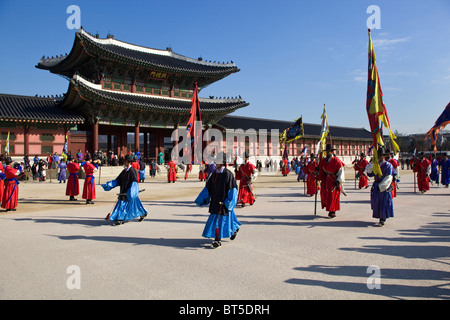 Wechsel der Wachablösung am Gyeongbokgung Palace Seoul Südkorea Stockfoto