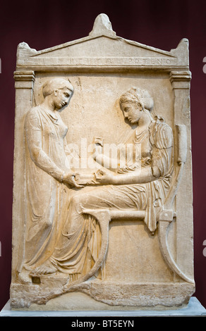 Die funerary Stele der Hegeso aus der Kerameikos in Athen, Griechenland. Siehe Beschreibung für mehr Informationen. Stockfoto