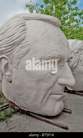 Weiße Betonskulptur von Roosevelt (32. US-Präsident) David Adickes Sculpturworx Studio in Houston, Texas Stockfoto