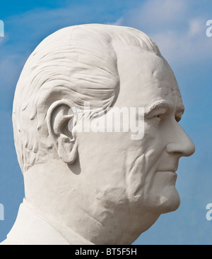 Weiße Betonskulptur des Lyndon B. Johnson (36. US-Präsidenten) David Adickes Sculpturworx Studio in Houston, Texas, USA Stockfoto